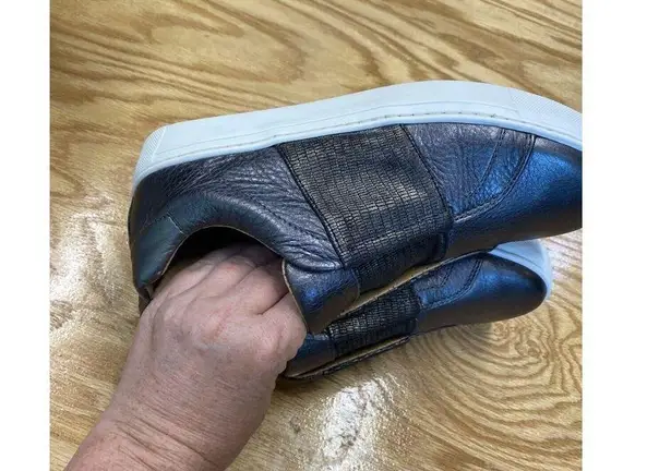 The Flexx Sneakers Women's 7 Black Leather Low Top Laceless Comfort Shoes S29