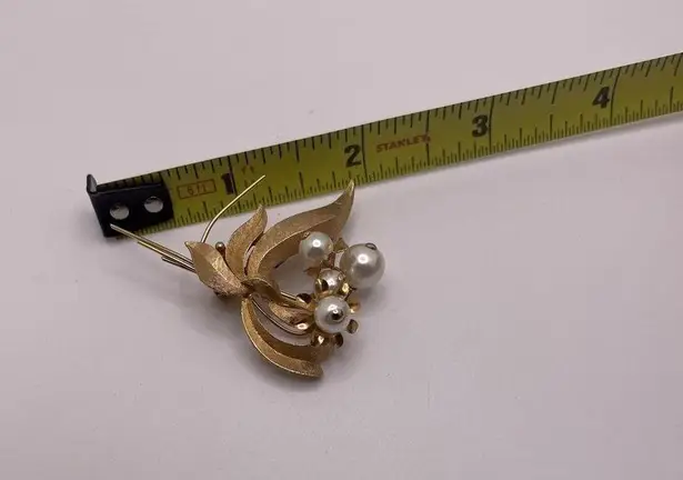 Roma Signed Brooch Pin Gold Tone Faux Pearl