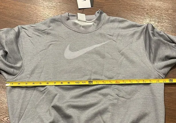 Nike  cropped crew neck