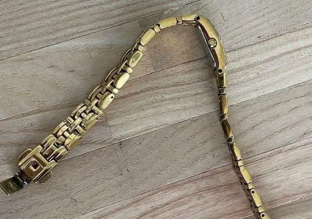 Citizen Eco-Drive Ladies Watch Crystals Pearl Dial Gold Tone Bracelet Solar