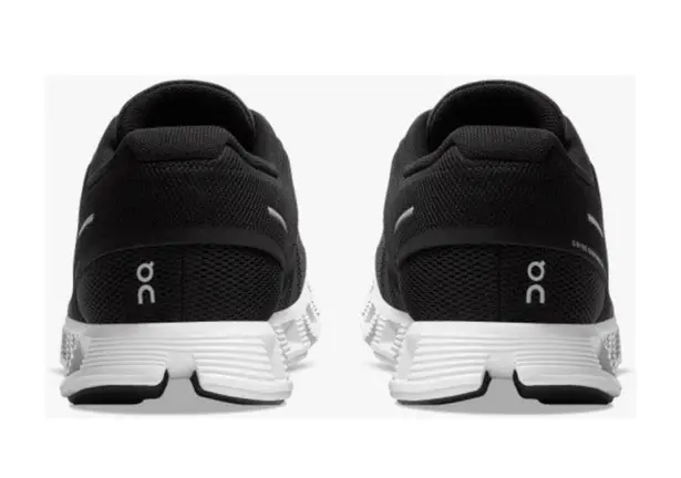 On Running Cloud 5 Running Shoes in Black / White (59.98904) Size 9