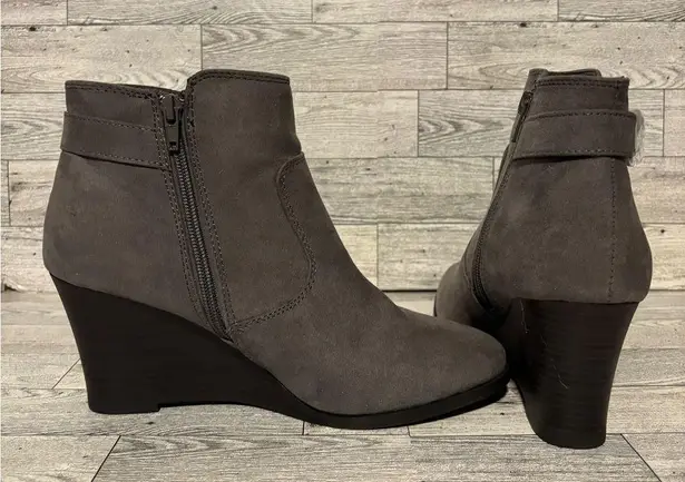 Maurice's Women's  Gray Wedge Ankle Boots With Side Zip Size 9 thumbnail 6