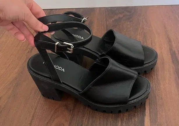 Top Moda  black platform chunky sandals