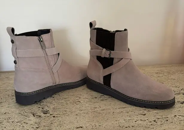 Donald Pliner NWOB Suede Lug Heel Booties CAPTAIN