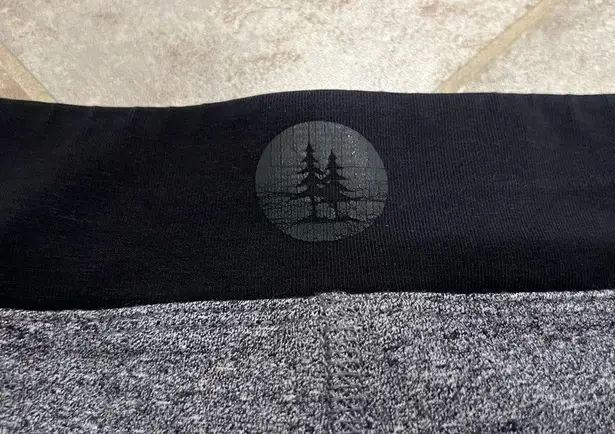 GH Bass capri crop leggings mid rise black purple gray stripe stretch large