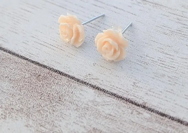 Vintage Stud Earrings Light Peachy Cream Tone Flower Dainty 3/8"