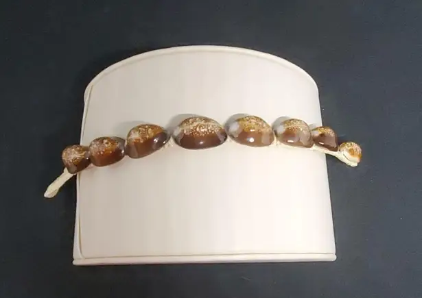 Cowrie Shell Bracelet Brown