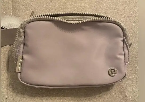 Lululemon EUC  BELT BAG