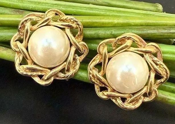 Givenchy Vintage Signed Gold Tone Rope Faux Pearl Center Clip On Earrings 17g.