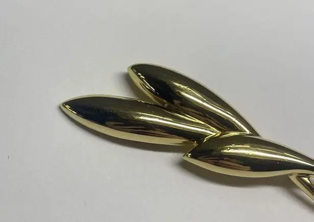 Trifari Vintage Signed Costume Brooch Pin Gold Tone