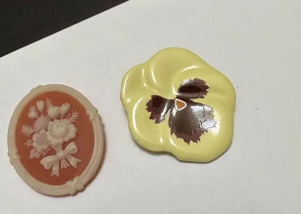 Lot Of 2 Signed Avon Flower Floral Brooch Pins