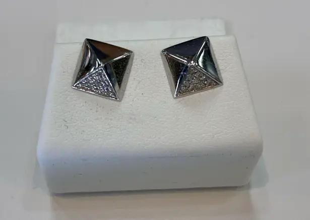 14k White Gold Pavé Diamond Pyramid Stud Earrings Silver