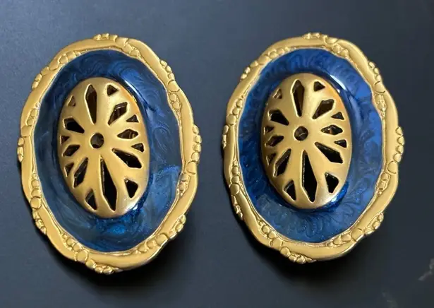 Vtg Avon 1980's Navy Blue Enamel Cut Out Oval Satin Gold Tone Clip On Earrings
