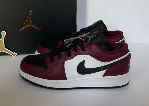 Nike Jordan 1 Low Shoes thumbnail 1