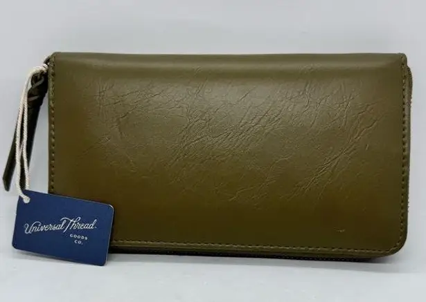 Universal Threads NWT Universal Thread Women's Large Olive Green Zip Wallet