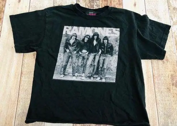 Ramones  band tee shirt no‎ size