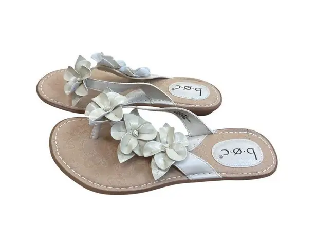 B.O.C Womens Light Green & Tan Floral Slip