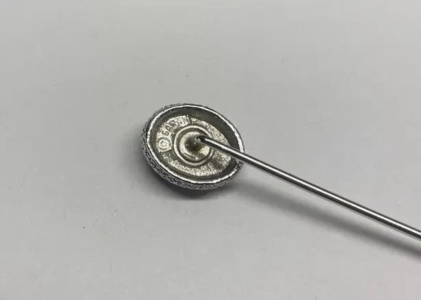 Pretty Sarah Coventry Signed SARAH Brooch Stick Lapel Pin Silver Tone / Grey