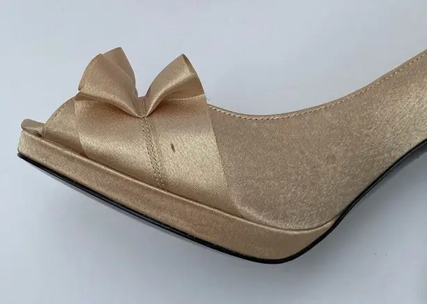 Nina New York Size 10 Pumps Satin Heels Formal Neutral Wedding Party Elegant