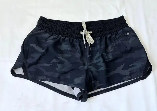 Vuori Clementine Short - Black Watercolor Camo - M