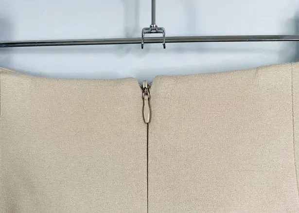 Carmen Marc Valvo | Beige Stretch Pencil Skirt Sz 6