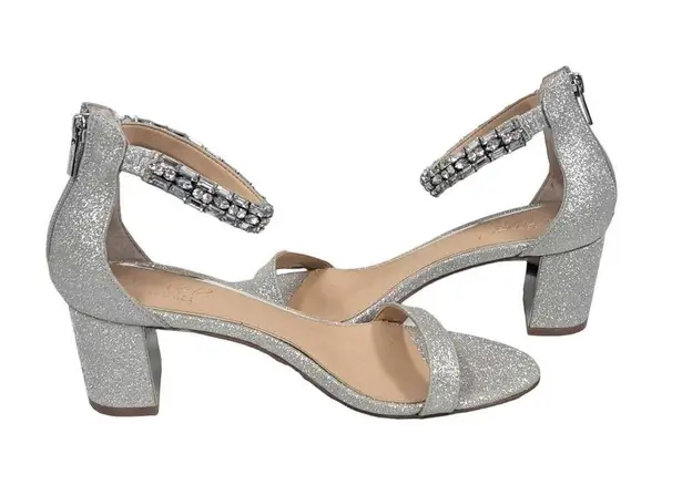 Badgley Mischka Jewel Silver sparkle sandal heels 8.5 Bracelet Ankle Strap