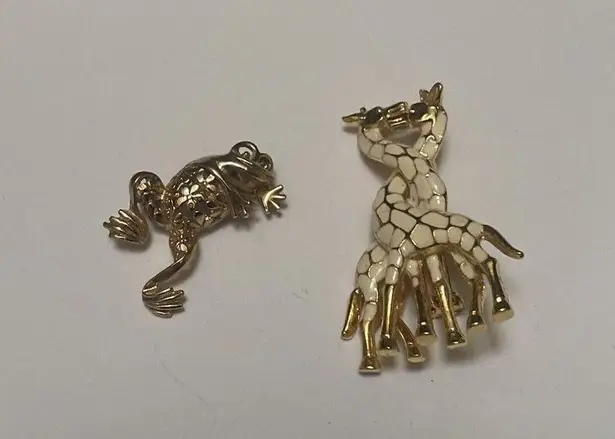Lot Of 2 Women’s Gold Tone Metal Brooch Pins Animal