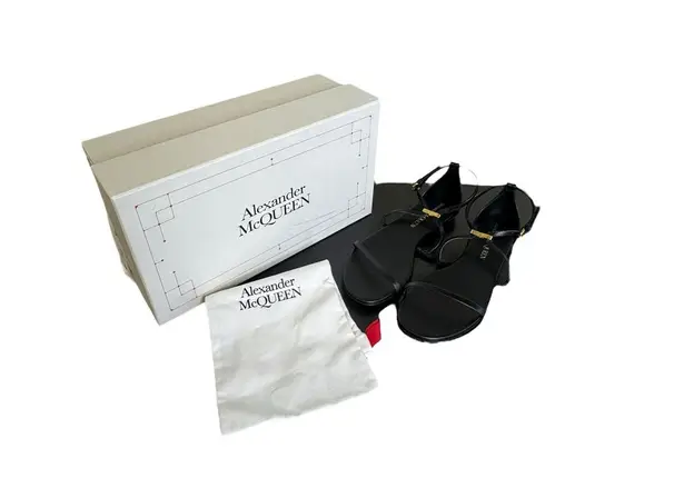 Alexander McQueen NIB Engraved Logo Sandals in Black Size 39.5