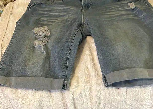 Ymi Ladies denium shorts Sz 15 by Luxe