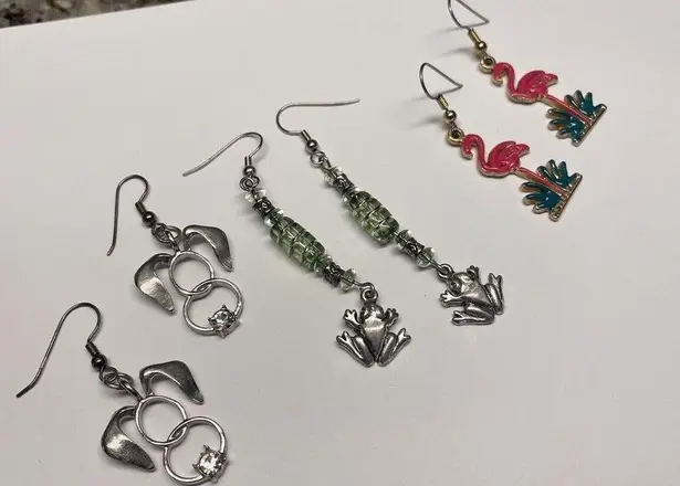Flamingo Lot Of 3 Earrings Pierced Animals - Dangle Frog / Dog / Bird