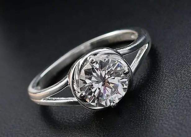 D'Joy Simulated Diamond 2.25 ctw Solitaire Ring in Sterling Silver (Size 8.0)