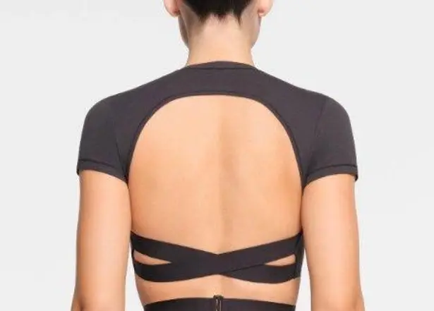 SKIMS Wrap Fits Everybody Cropped T-Shirt