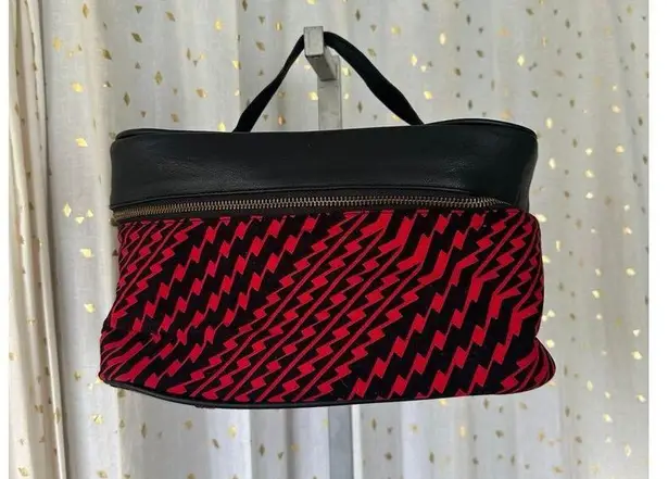 Dezigns By Kamohoalii Hawaiian Tribal New York Fashion Week Cosmetic Train Case Black