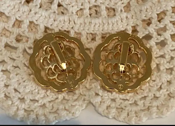 Avon Vintage Gold Tone Clip On Earrings Textured Dimensions