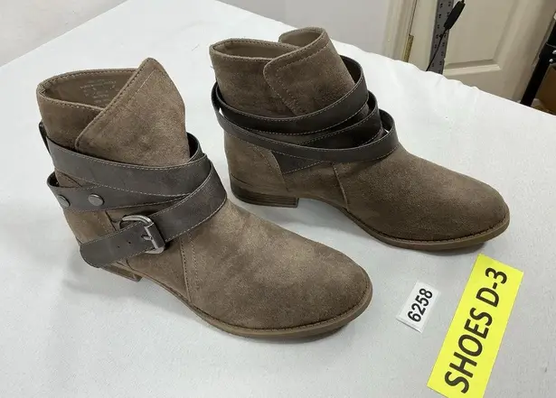 Route 66 Womans Whitney Pullon Booties 9 Brown Strappy Buckle Close NWOT