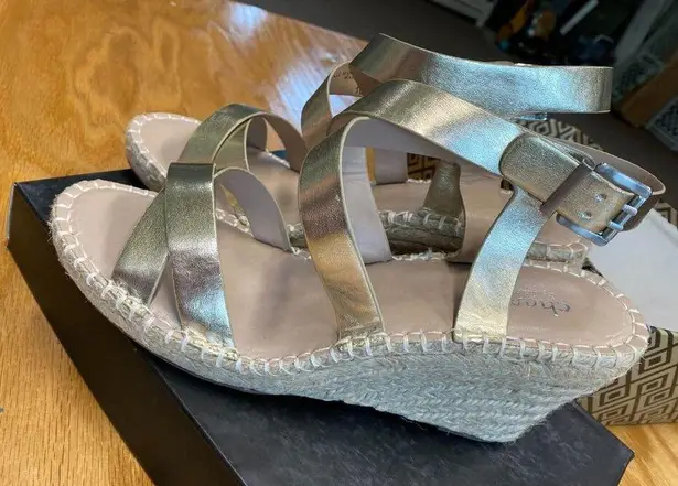 Charles by Charles David Sandals Women's 10 M Golden Slip On Open Top Comfort S9