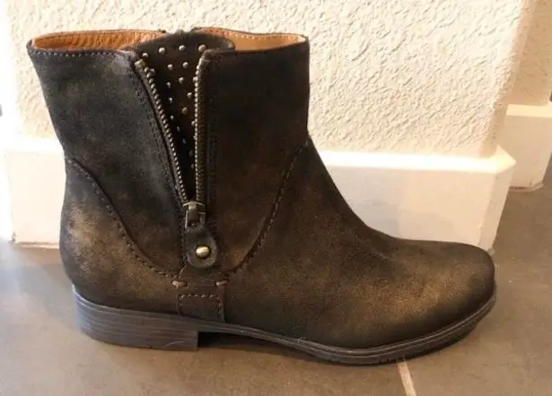 Earthies Brand new never worn  Sinatra Rock boots. Sz 7 Originally $179