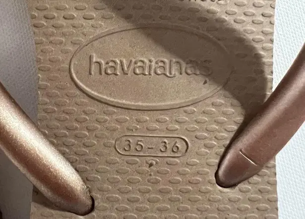 Havaianas  tan sample flip flop