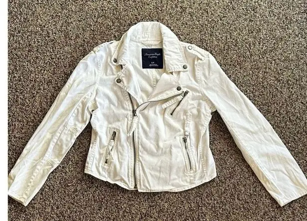 American Eagle Women " Outfitter" white denim zip up jacket. Size S