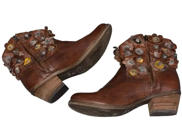Sheridan Mia Brown Leather Floral Applique Side Zip Booties Boots Size 6