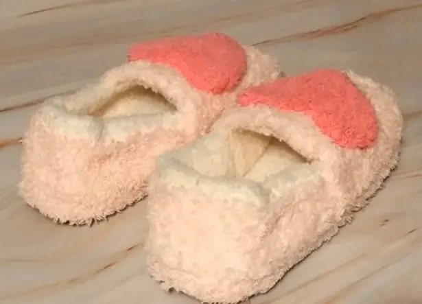 Pink Heart Slippers, Size 9/10