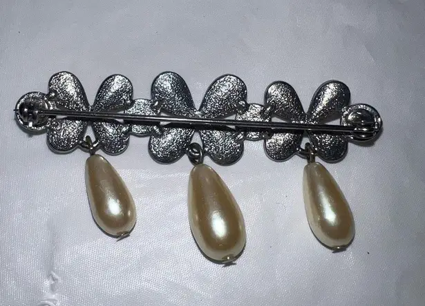 The Bar Vintage Enamel Flower and Faux Pearl Pin