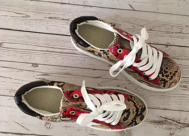 Snake Print Sneakers Multiple Size 8