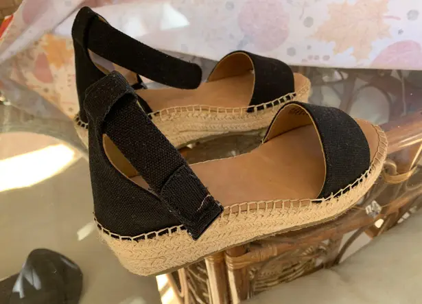 Jessica cline Platform Sandals Black Size $20 (50% Off Retail