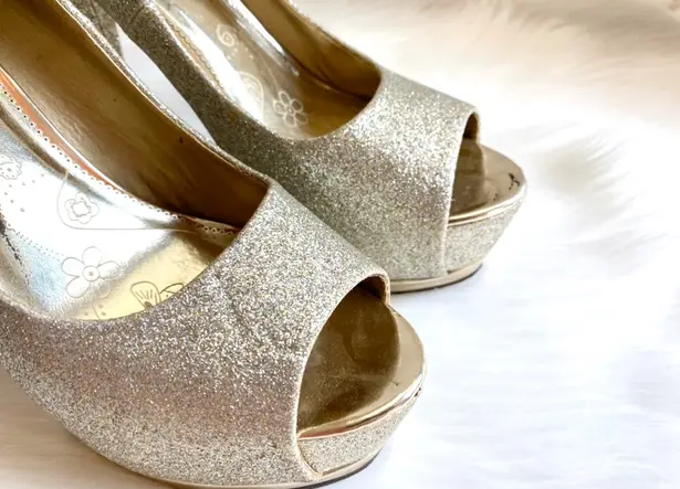 Speed Limit 98 Womens  Gold Open Toe Pumps - Sz 8