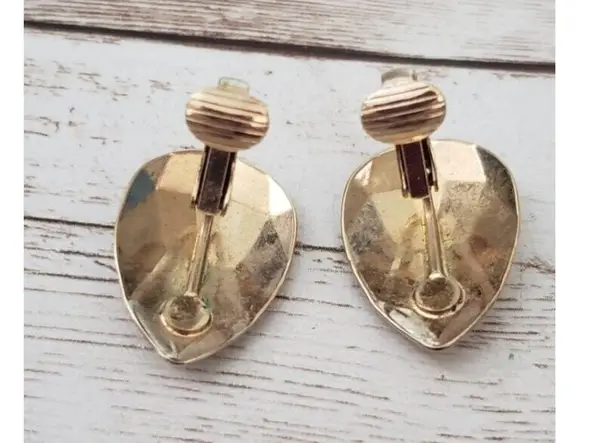 Vintage Avon Clip On Earrings