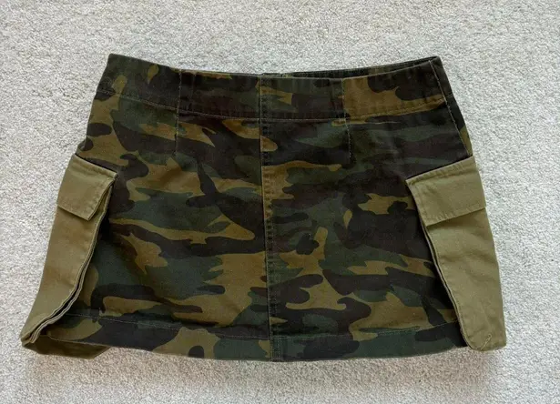 Forever 21 camo cargo mini skirt