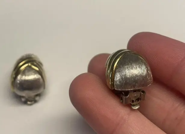 Oscar de la Renta Vintage Two Tone Signed Clip On Earrings