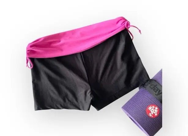 new Marika Tek Pisces Scrunch Tie Waist Yoga Short Black + Fuchsia Large