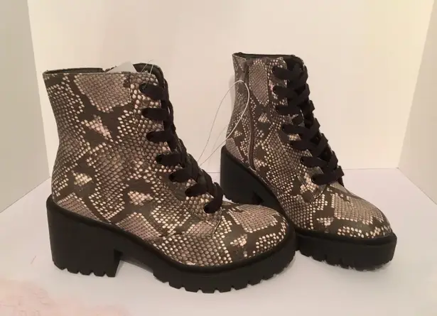 Snake Print Combat Boots, Size 7 Gray